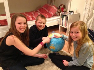 Krstine Elisabeth, Ask og Maja gleder seg til å dra på barneleir